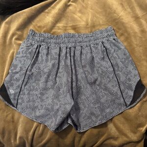 lululemon athletica lined hotty hot shorts